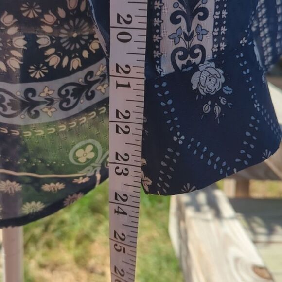 Adrienne Vittadini women's Medium long sleeve collared sheer blue and white top - Picture 5 of 7